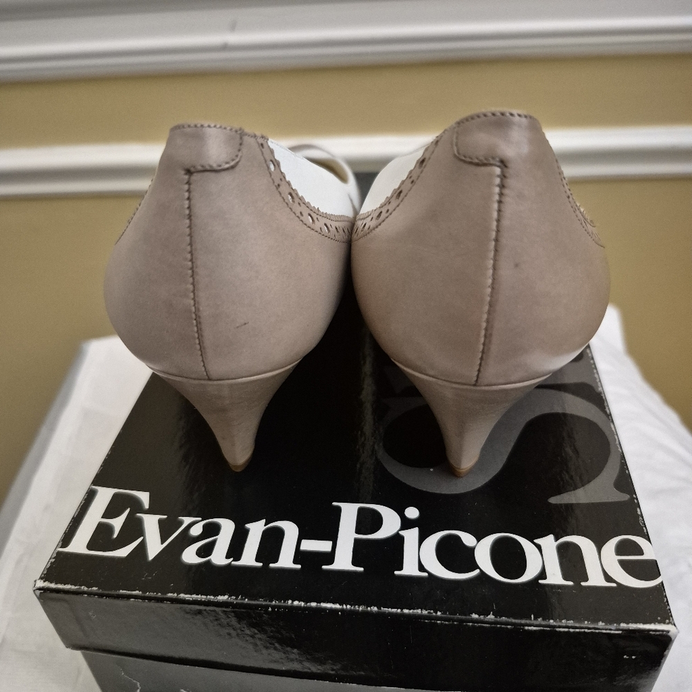 Evan Picone Two Tone Taupe And White Leather Pumps Size 8.5 - Picture 8 of 14
